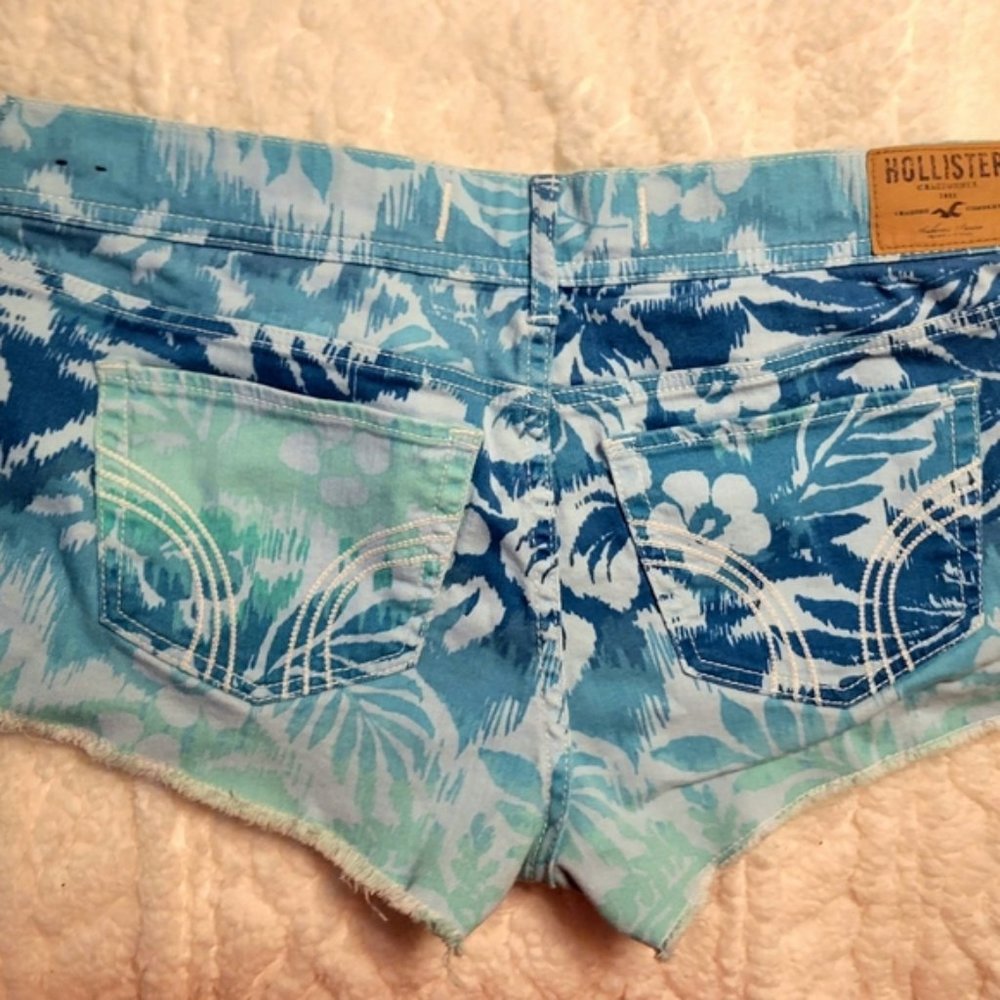 COPY - Hollister cut-off shorts